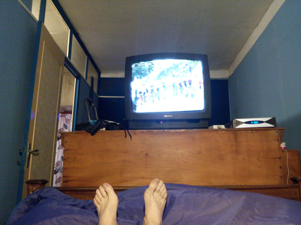 télé au pied du lit
